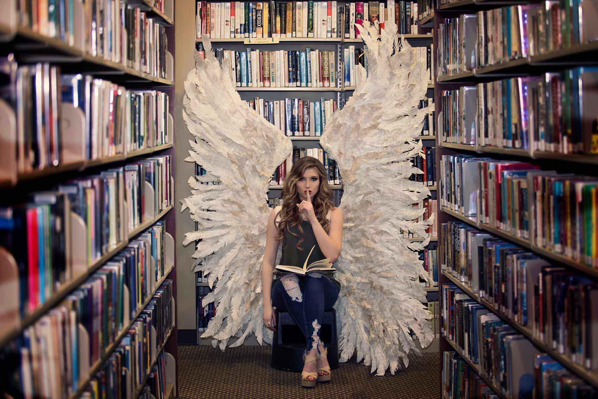 Senior girl with books Franklin TN - book-themed high school senior portrait by Moments By T