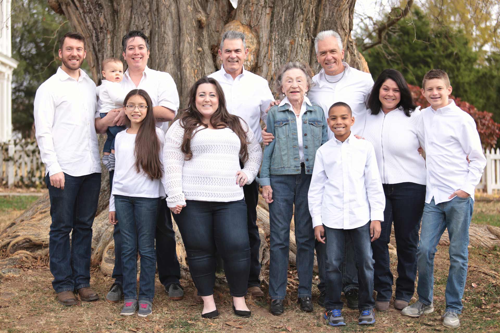 Multigenerational family group photo at Carnton Plantation outdoor session